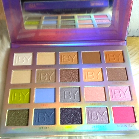 20 Bold Shades The Enlighten Eyeshadow Palette IBY Beauty - Picture 2 of 15